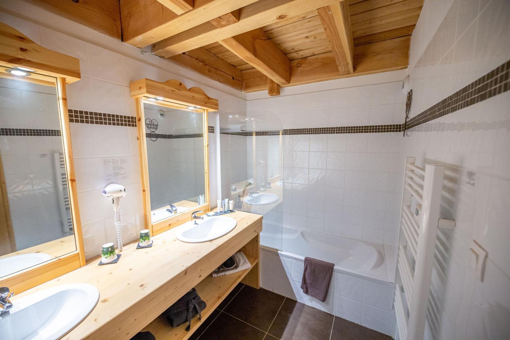 Montana Chalet Hôtel&Spa Le Sauze Buitenkant foto